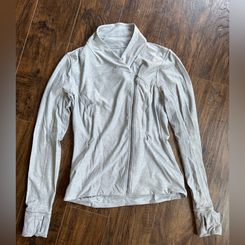 Lulu lemon zip up jacket with cuffed sleeves. Hardly worn, very good condition